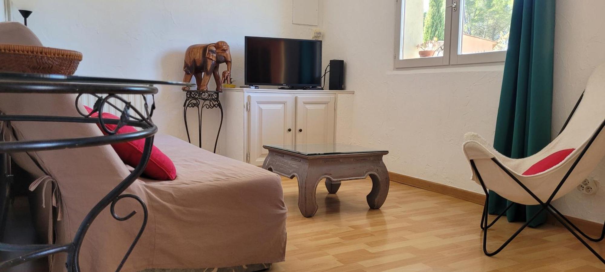 Appartement Dans Une Villa Au Coeur De La Provence トラン・アン・プロバンス エクステリア 写真